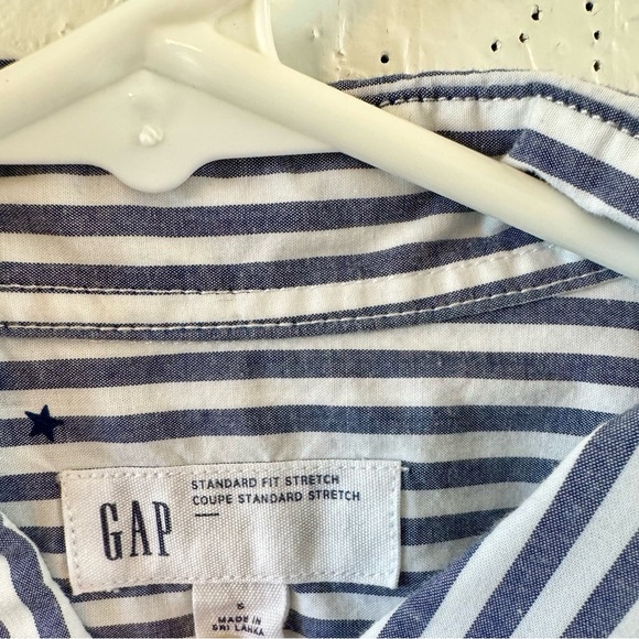 GAP Blue and White Casual Button Down Shirt - Picture 2 of 4